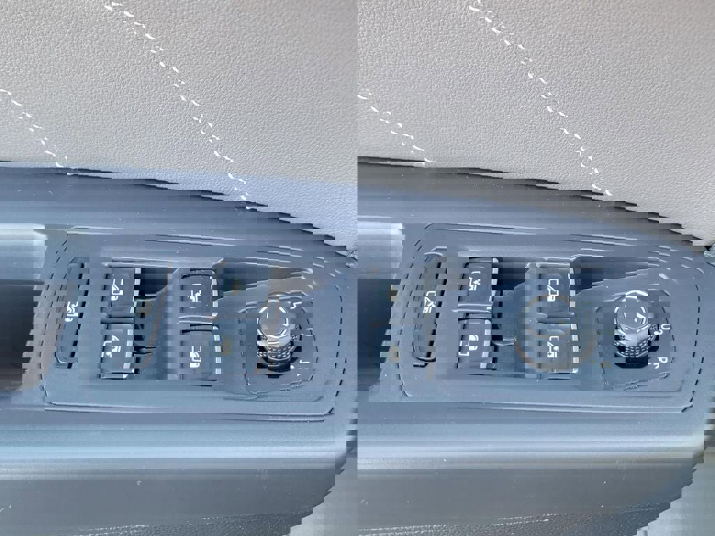 Used 2021 Volkswagen Atlas SE image 34