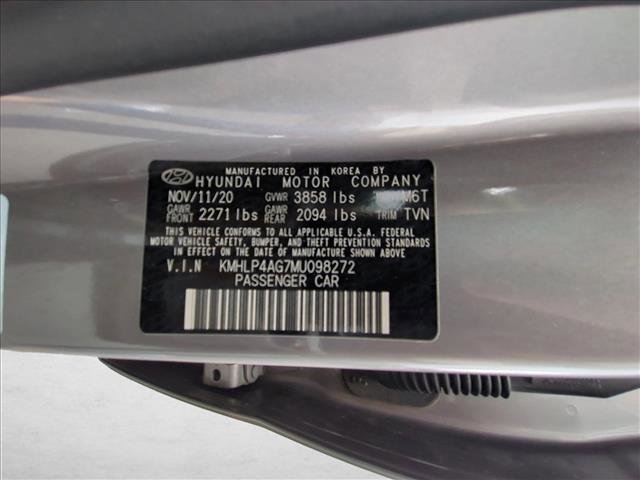 Used 2021 Hyundai Elantra Limited image 24