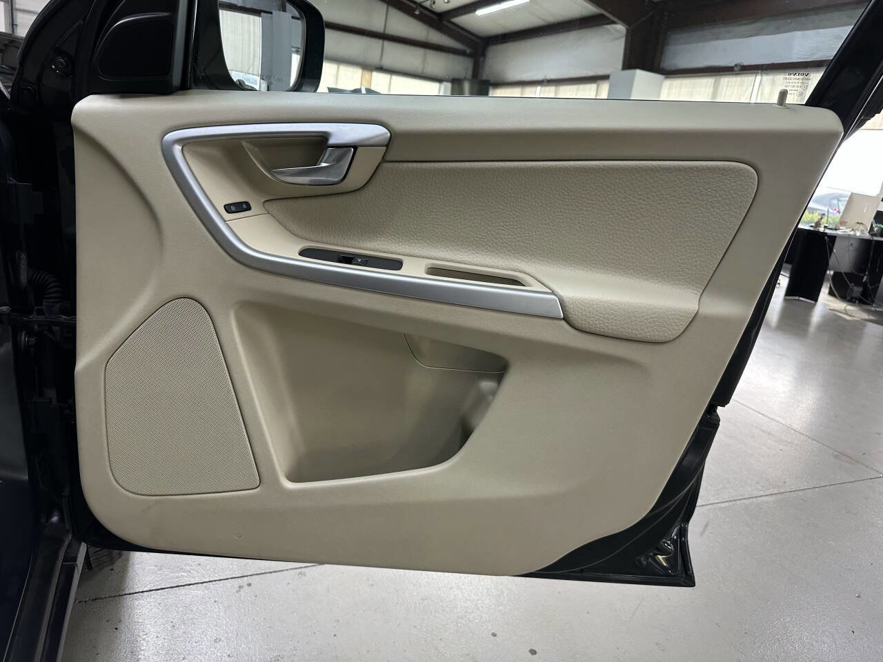 Used 2012 Volvo XC60 T6 image 16