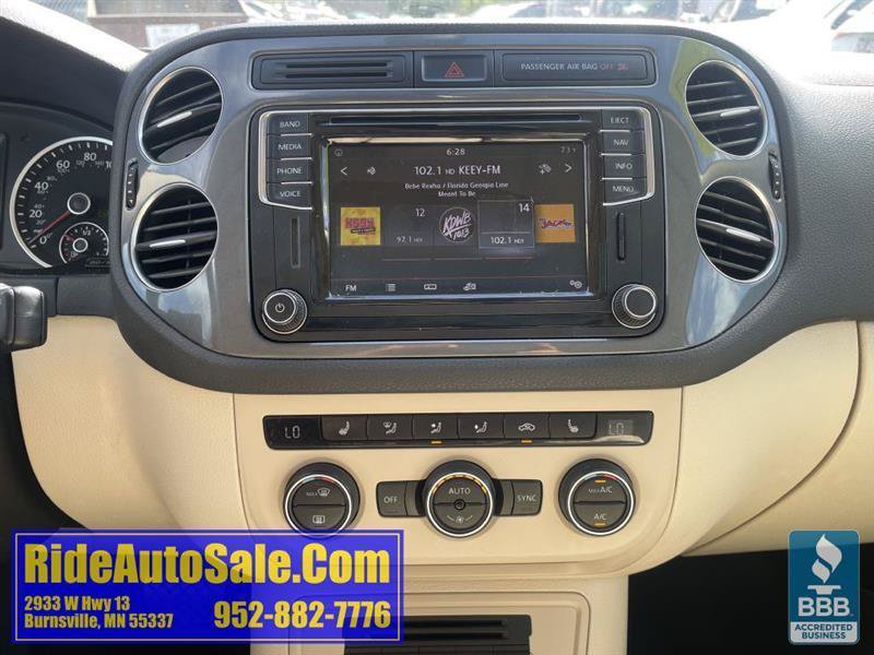 Used 2017 Volkswagen Tiguan SEL AWD/4WD image 21