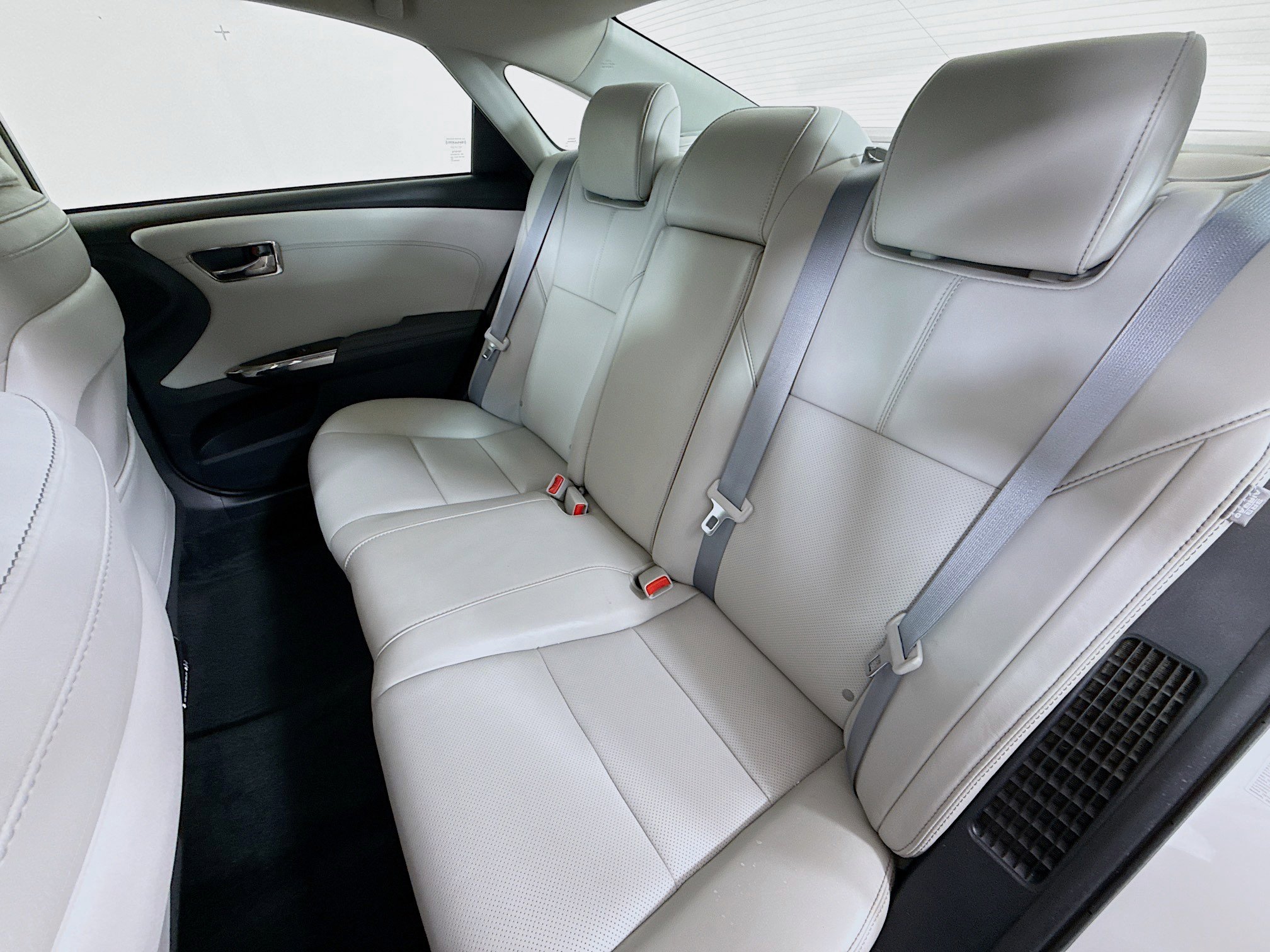 Used 2018 Toyota Avalon Limited image 24