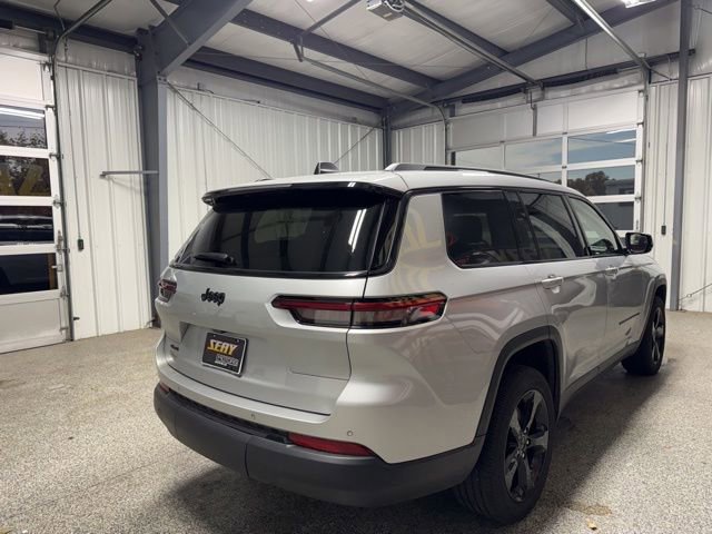 Used 2023 Jeep Grand Cherokee L Altitude AWD/4WD image 17