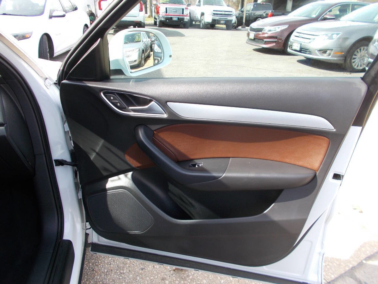 Used 2015 Audi Q3 2.0T Premium Plus w/ Sport Package image 17