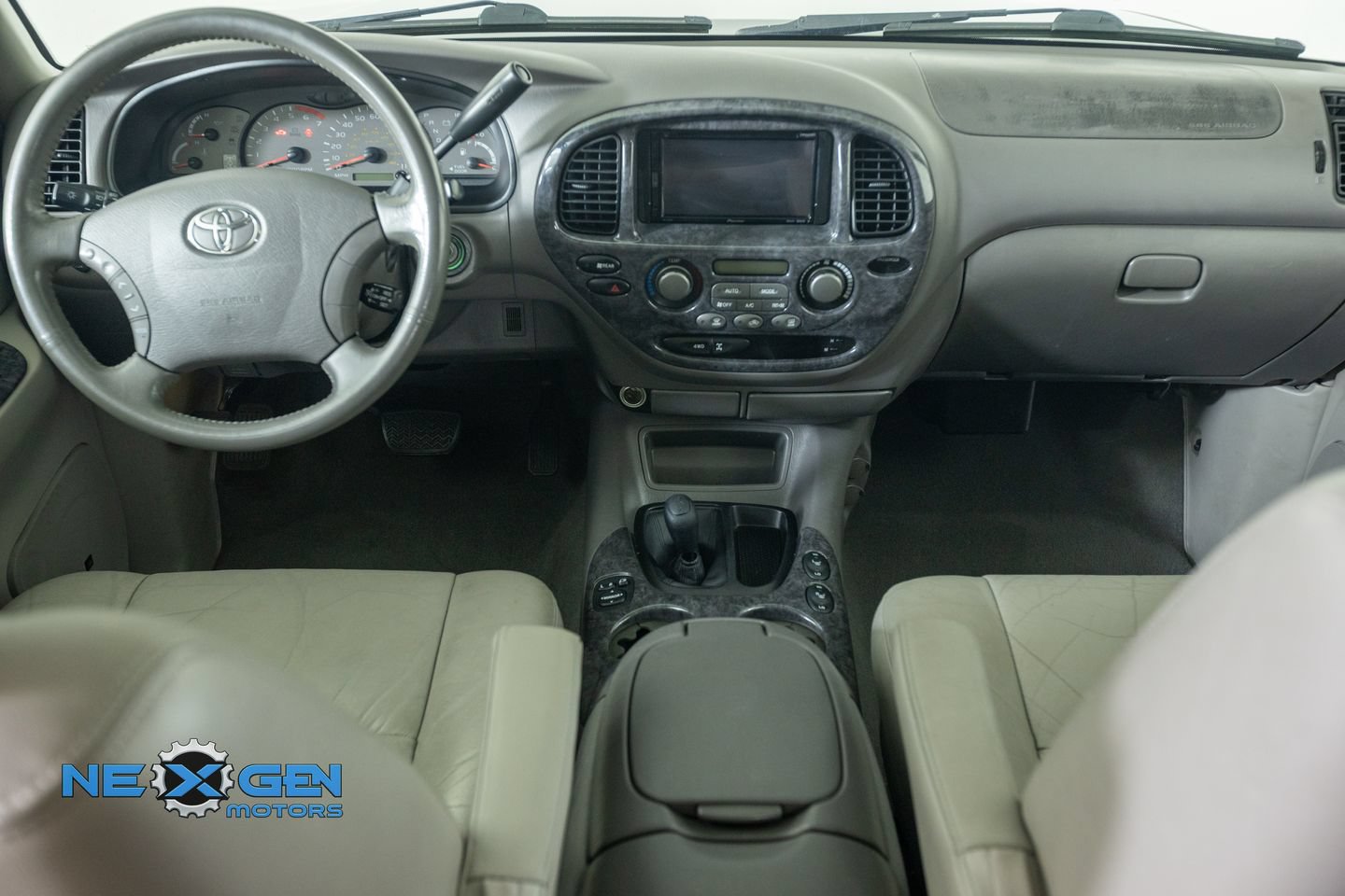 Used 2004 Toyota Sequoia Limited w/ Preferred Accessory Pkg AWD/4WD image 34