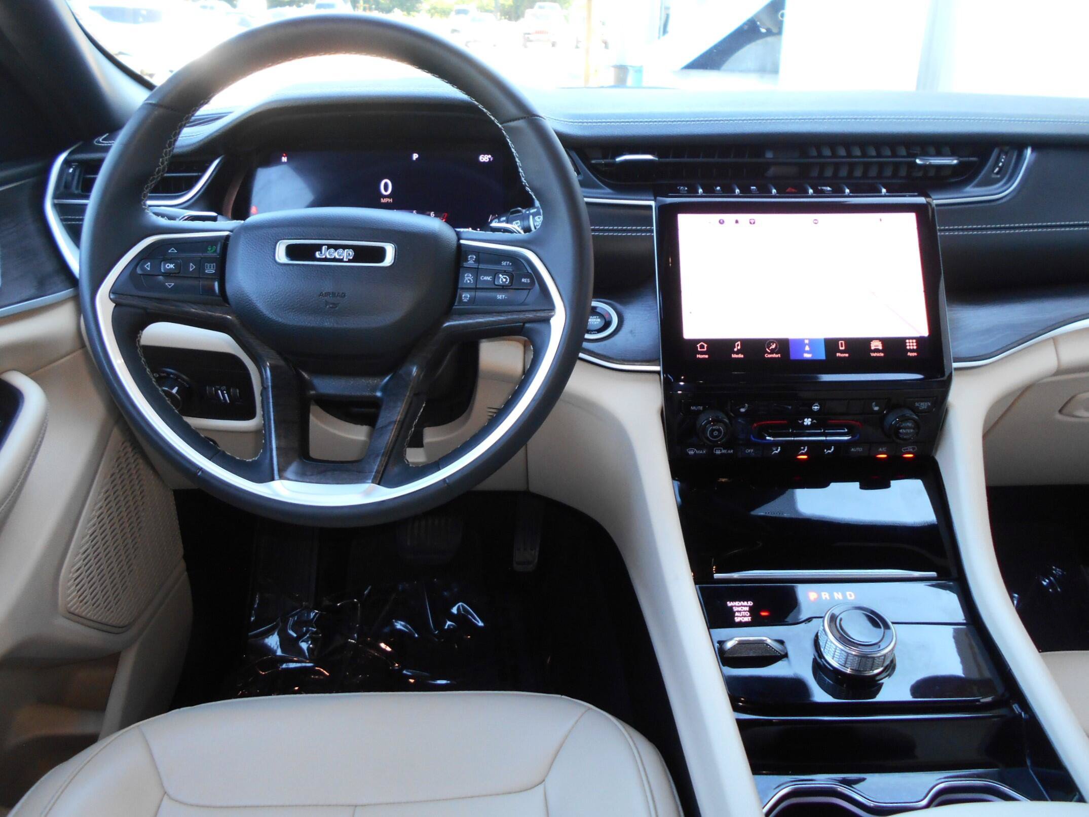 Certified 2023 Jeep Grand Cherokee Limited AWD/4WD image 4