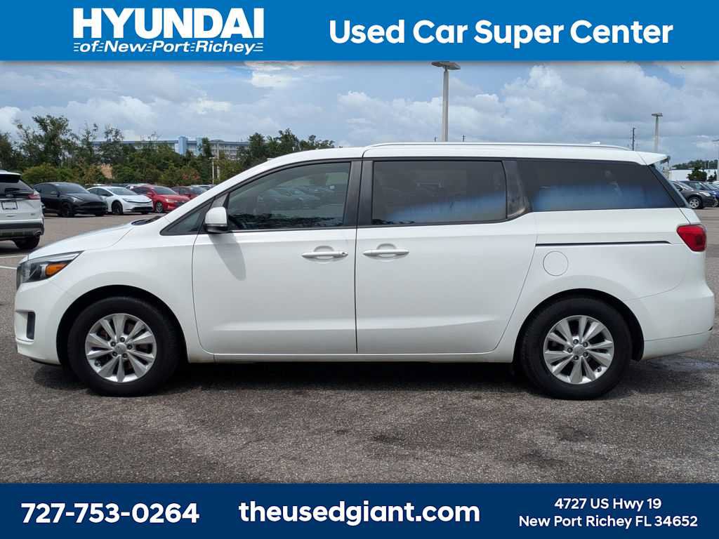 Used 2016 Kia Sedona LX w/ LX Convenience Package FWD image 2