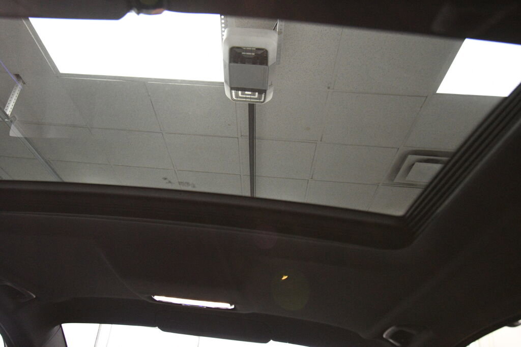 Used 2022 BMW M550i xDrive w/ Executive Package image 21