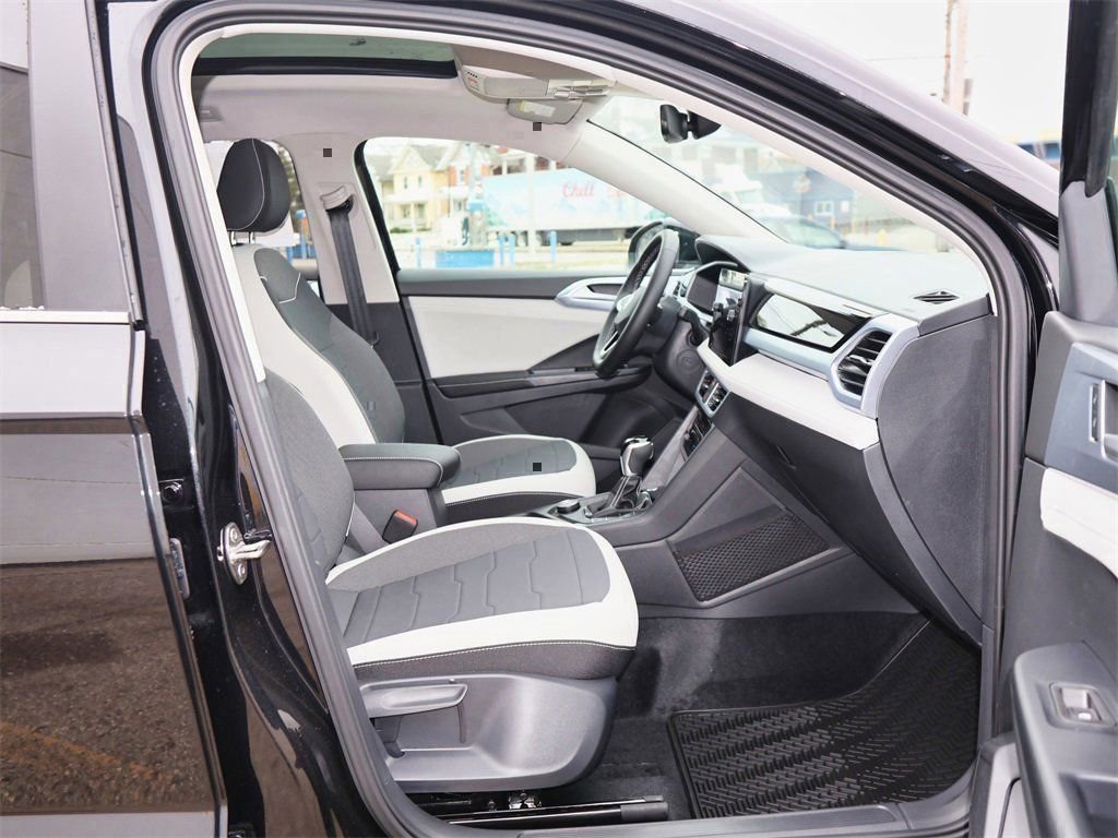 New 2026 Volkswagen Taos SE image 26