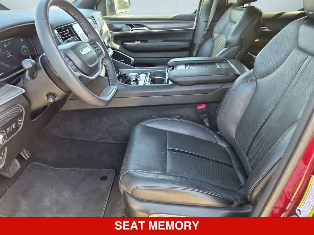 Used 2024 Jeep Wagoneer L Series II w/ Flexible Seating Group AWD/4WD image 16