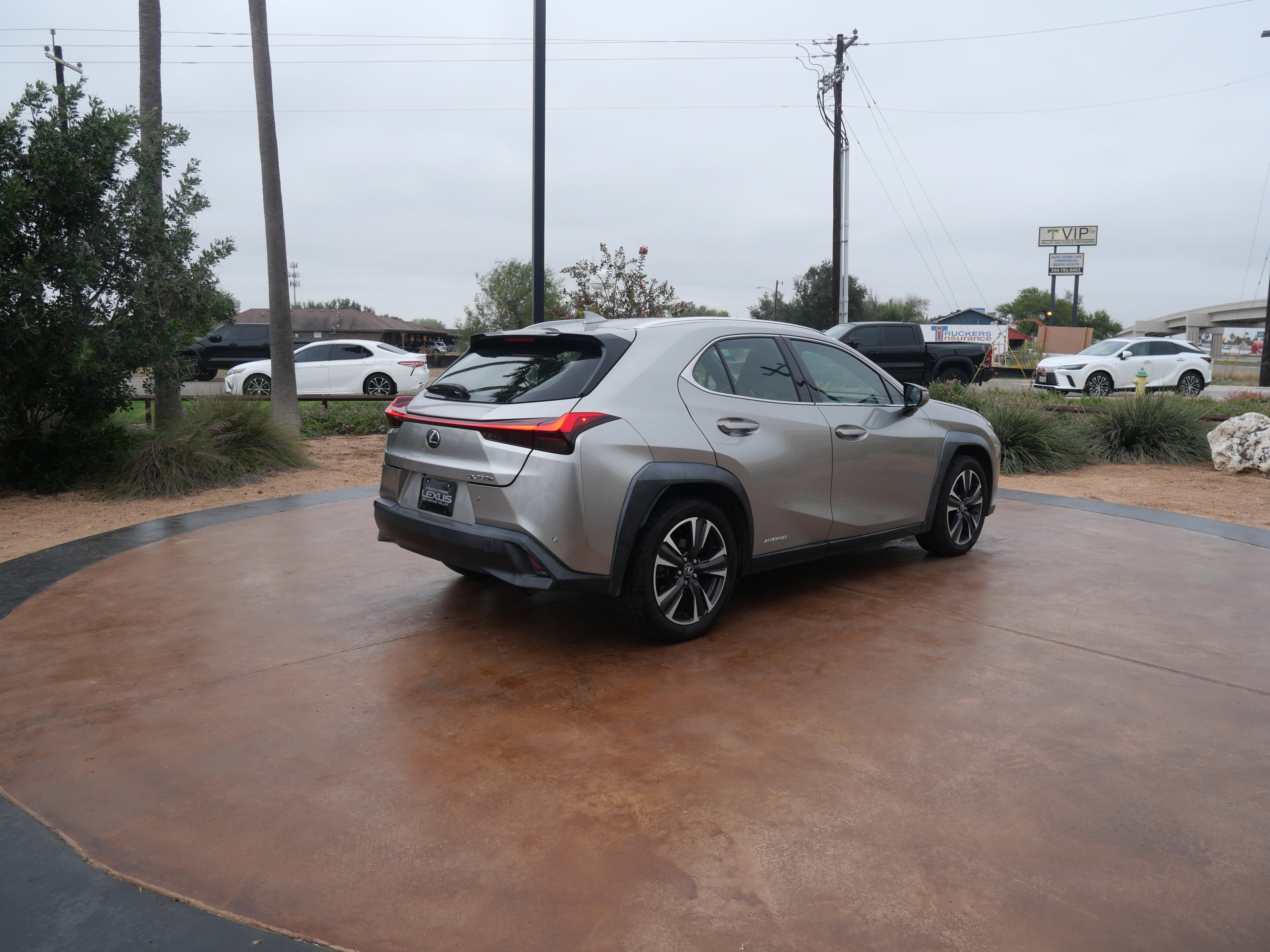 Used 2021 Lexus UX 250h w/ Premium Package image 3