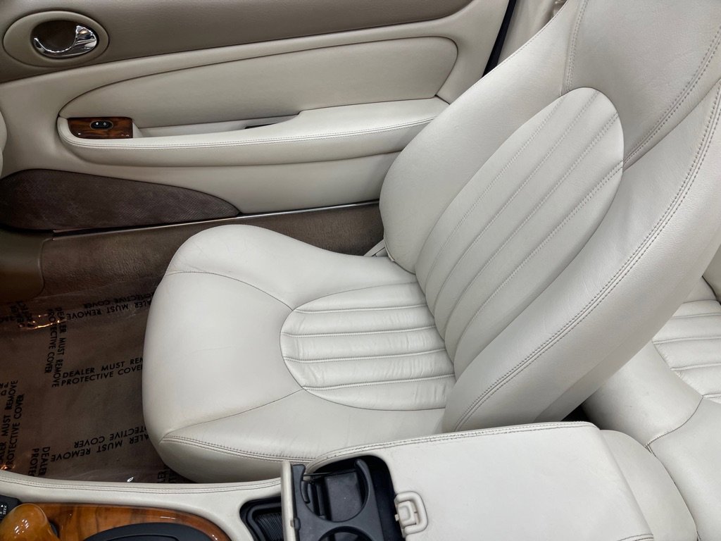 Used 1999 Jaguar XK8 image 25