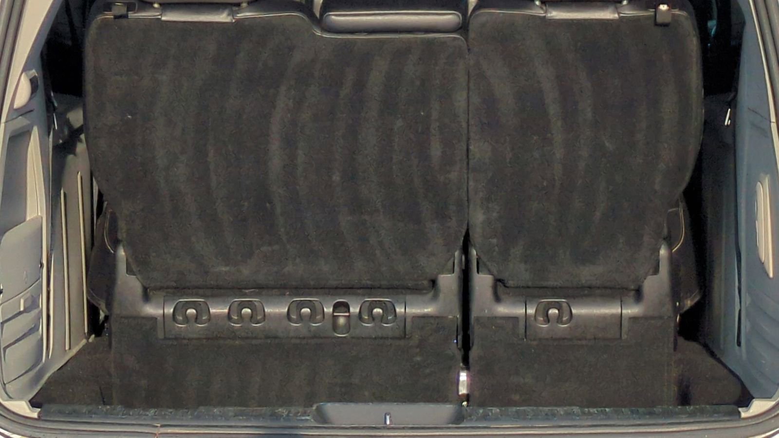 Used 2014 Chrysler Town & Country Touring-L image 42