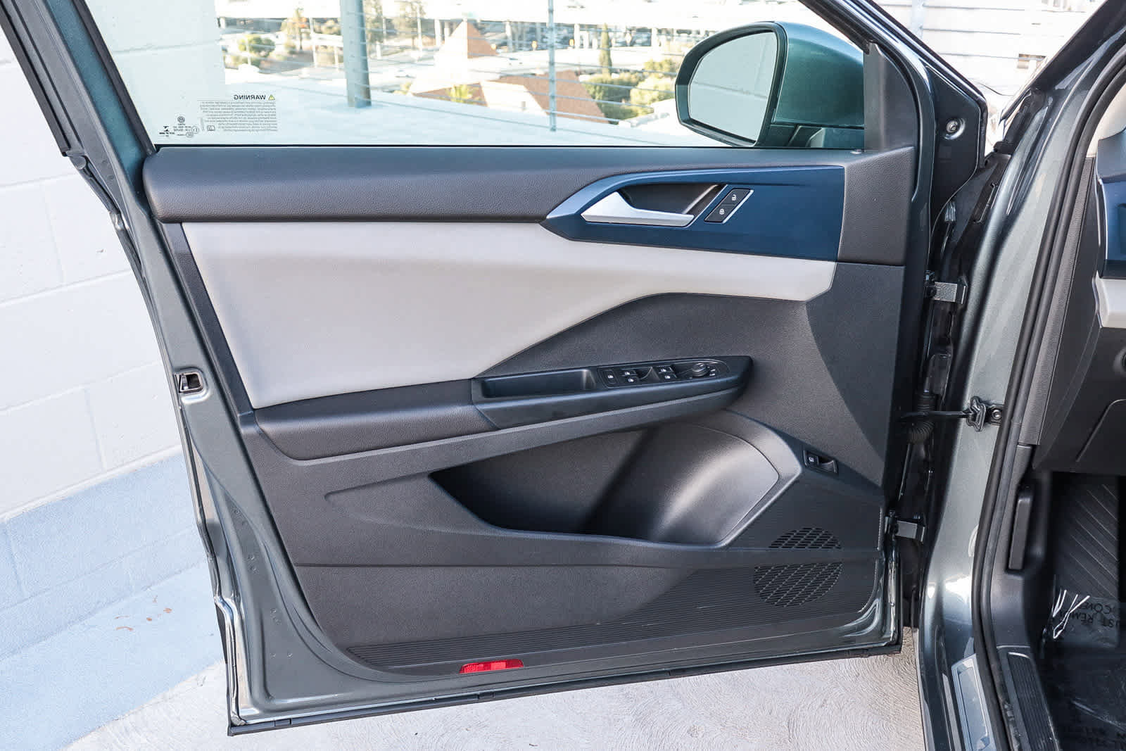 Used 2022 Volkswagen Taos SE w/ Panoramic Sunroof Package image 23