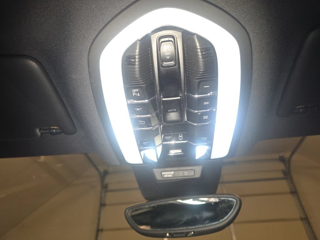 Used 2018 Porsche Macan GTS AWD/4WD image 14