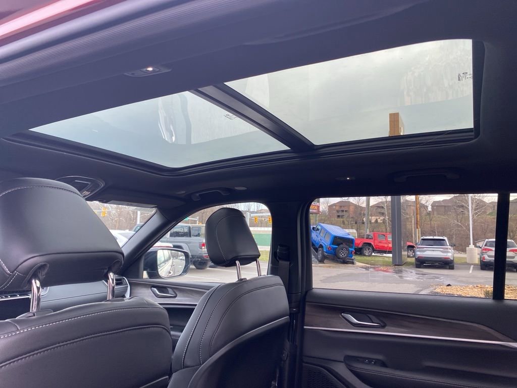 New 2025 Jeep Grand Cherokee L Limited w/ Black Appearance Package image 26