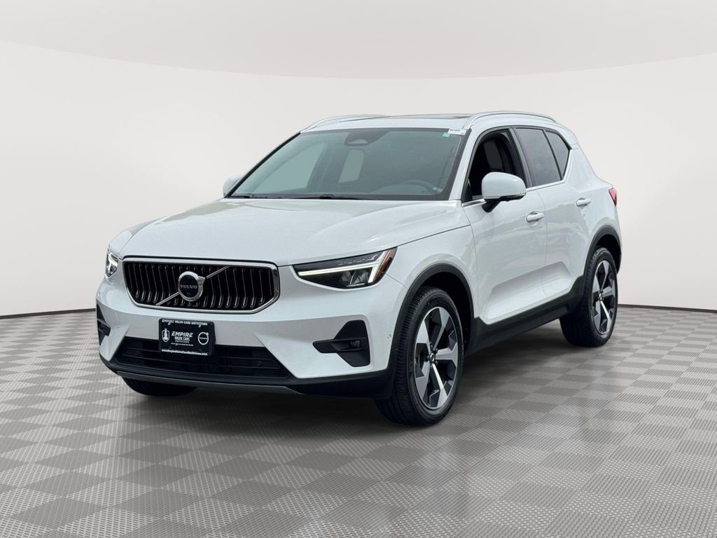 Certified 2023 Volvo XC40 B5 Plus w/ Driver Assist Package AWD/4WD image 2