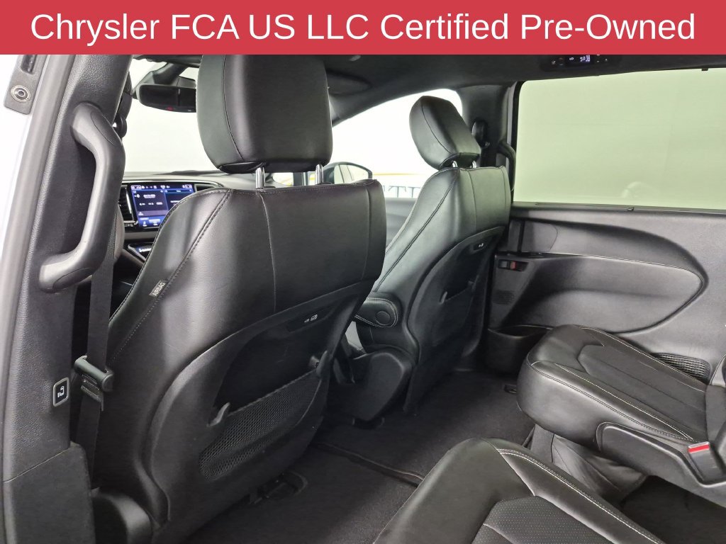 Certified 2025 Chrysler Pacifica Select FWD image 32
