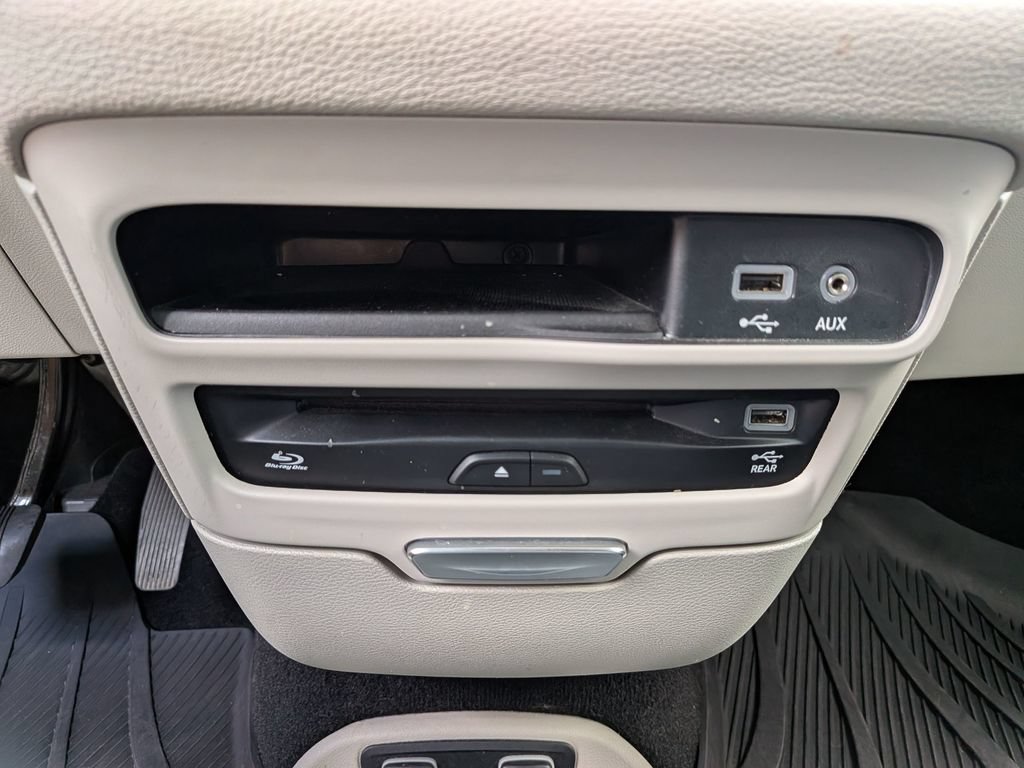 Used 2020 Chrysler Pacifica Limited w/ Advanced Safetytec Group FWD image 38
