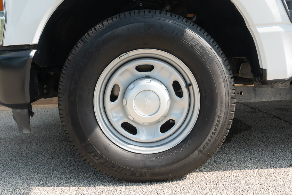 Used 2025 Ford F350 XL RWD image 2