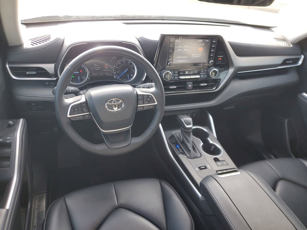 Used 2022 Toyota Highlander XLE image 16
