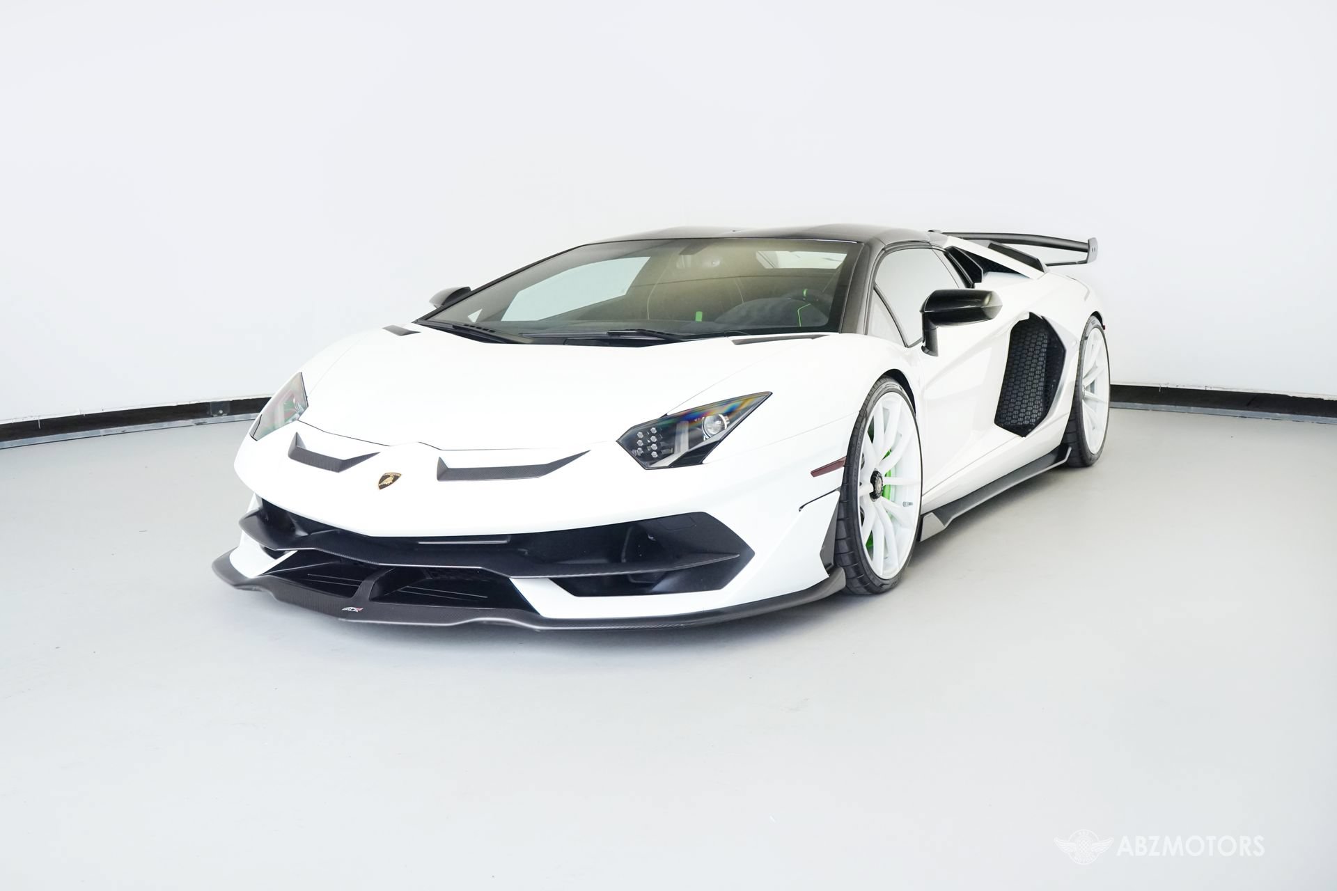 Used 2021 Lamborghini Aventador SVJ AWD/4WD image 2