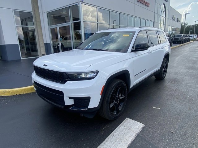 Used 2021 Jeep Grand Cherokee L Laredo image 4