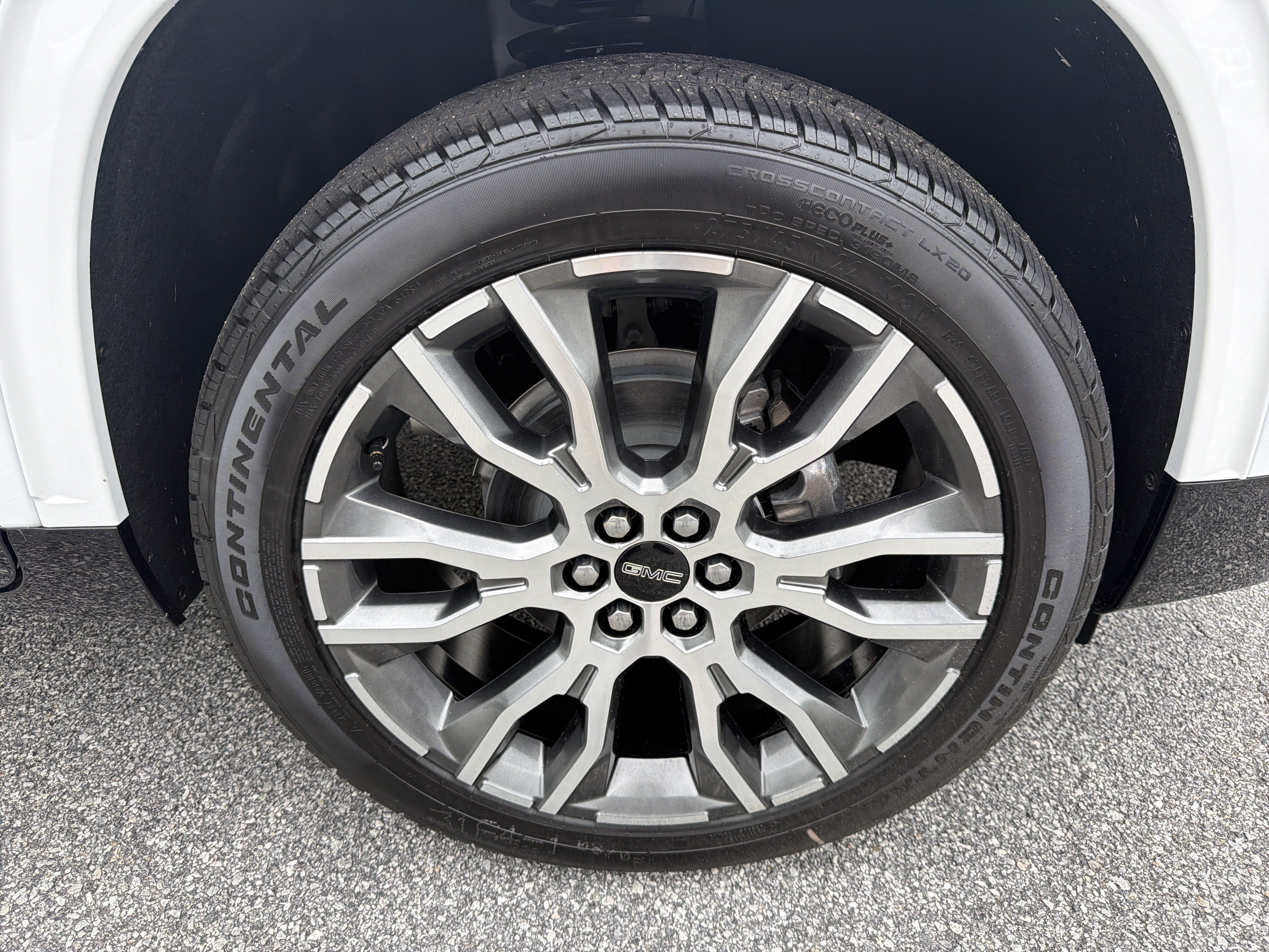 New 2027 GMC Acadia Denali Ultimate w/ LPO, Floor Liner Package FWD image 13
