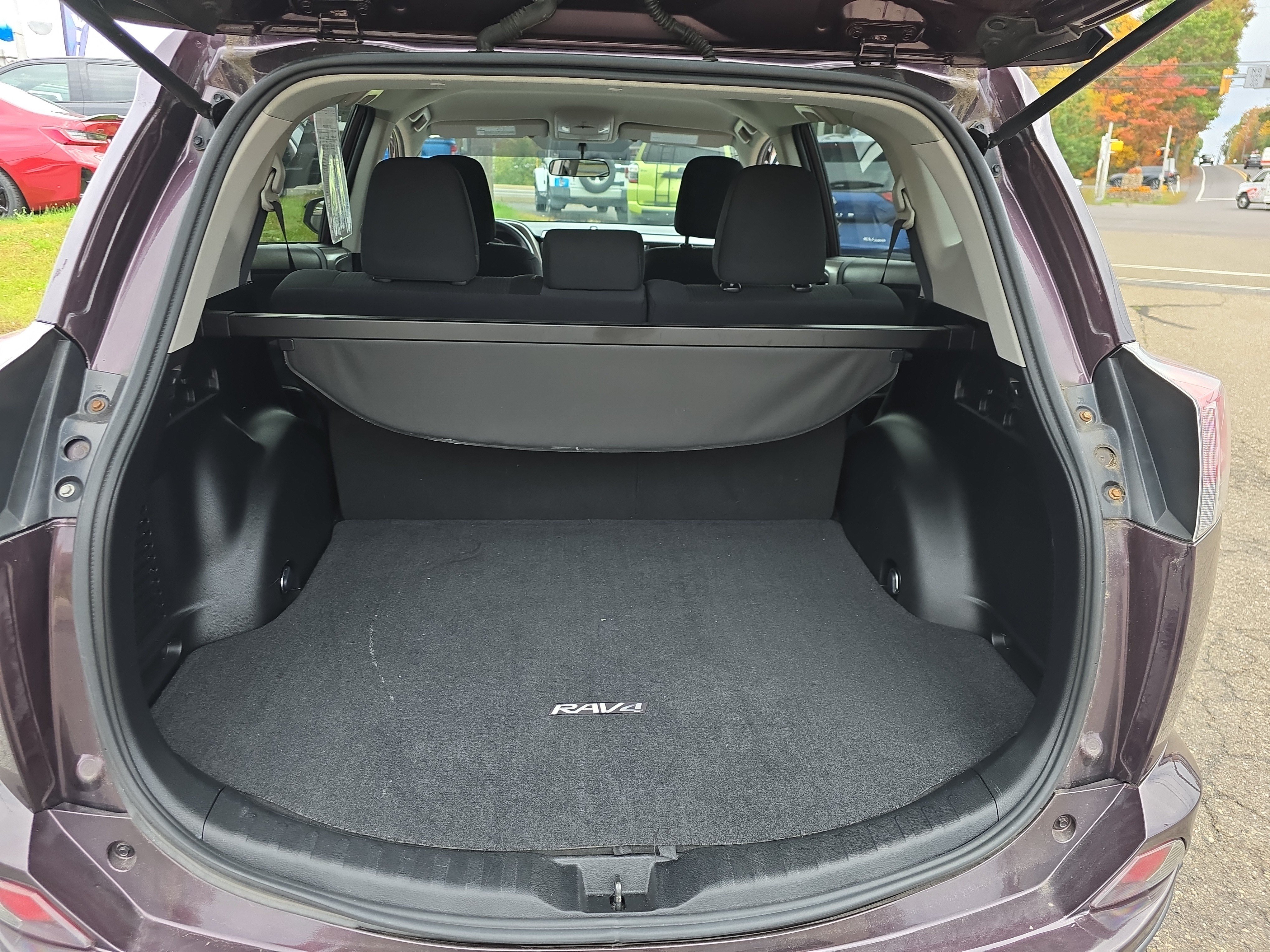 Used 2016 Toyota RAV4 LE AWD/4WD image 5