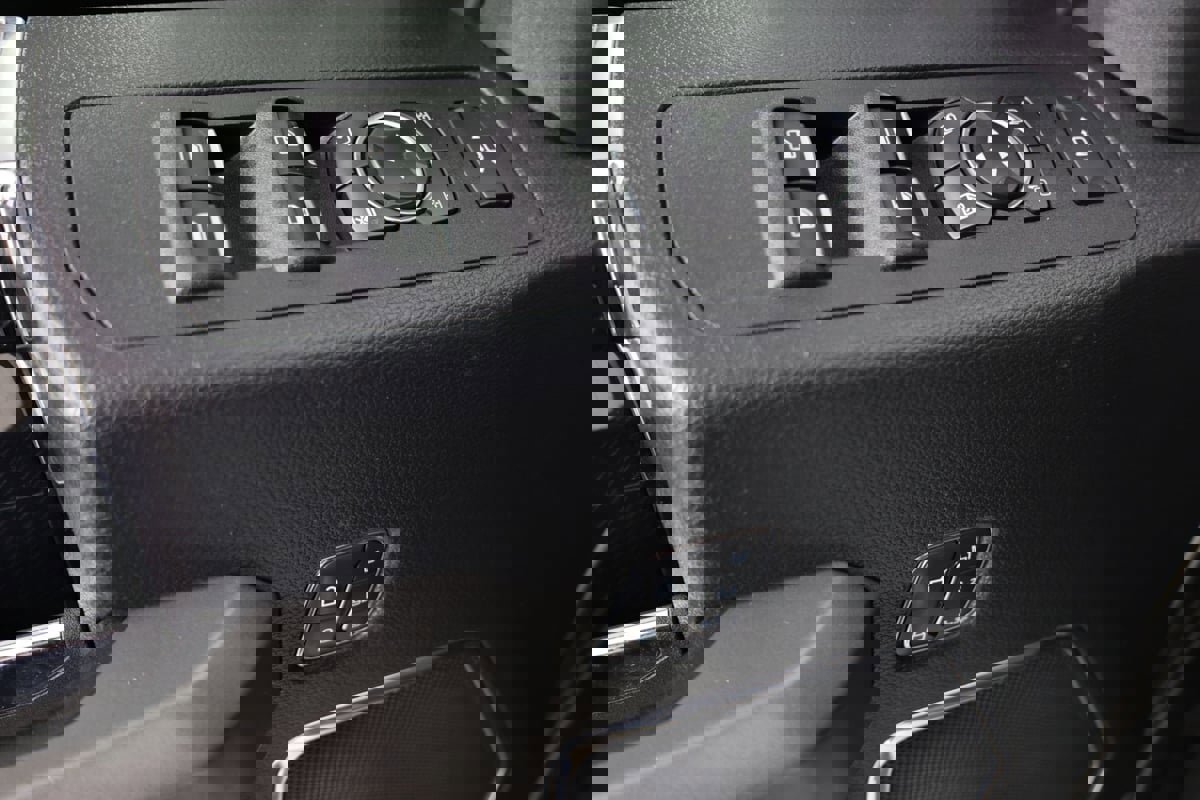 Used 2020 Ford F350 Platinum w/ FX4 Off-Road Package image 25