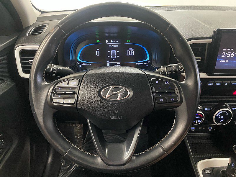 Used 2023 Hyundai Venue Limited image 17