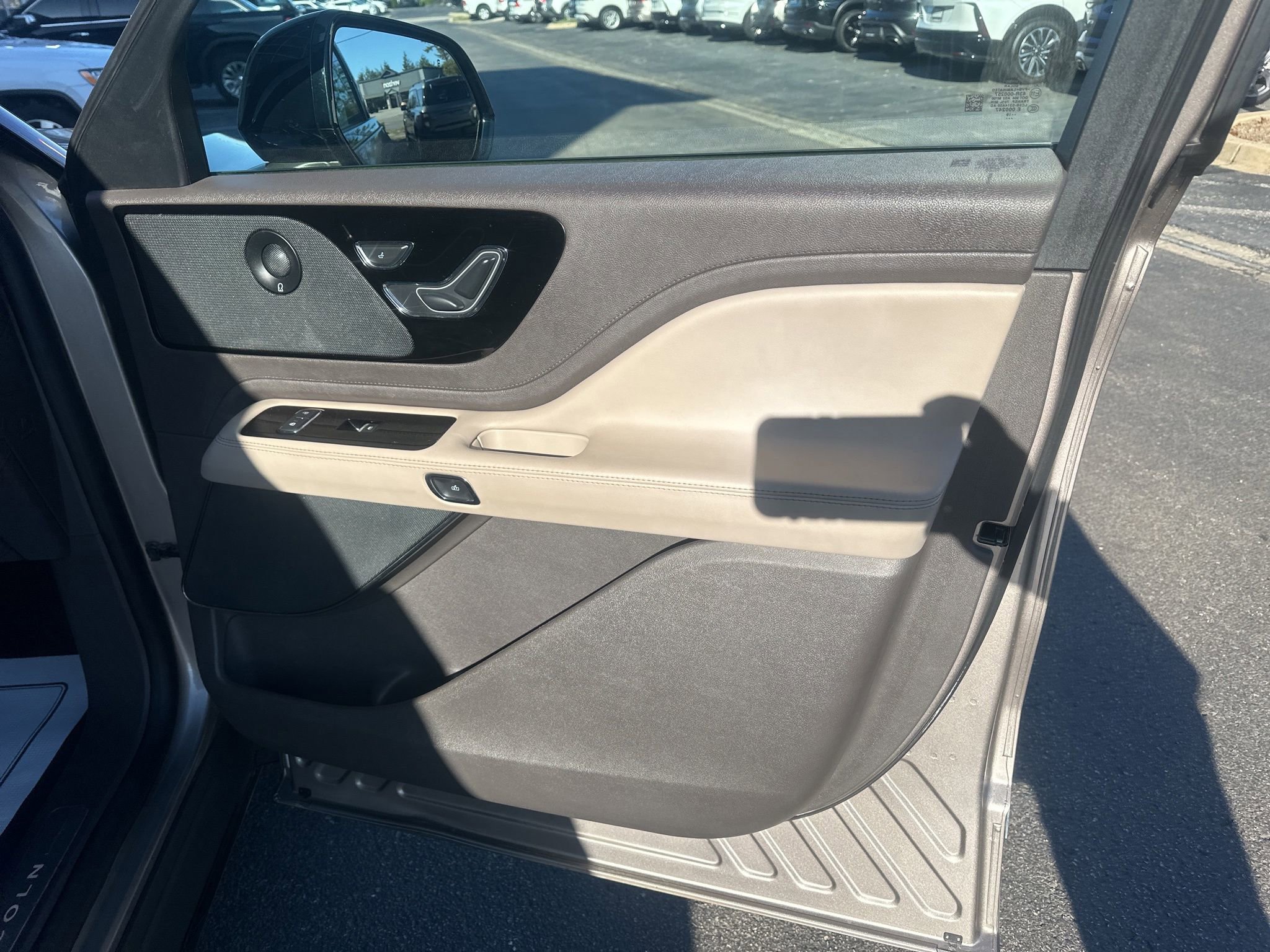 Used 2020 Lincoln Aviator Reserve w/ Equipment Group 201A image 15