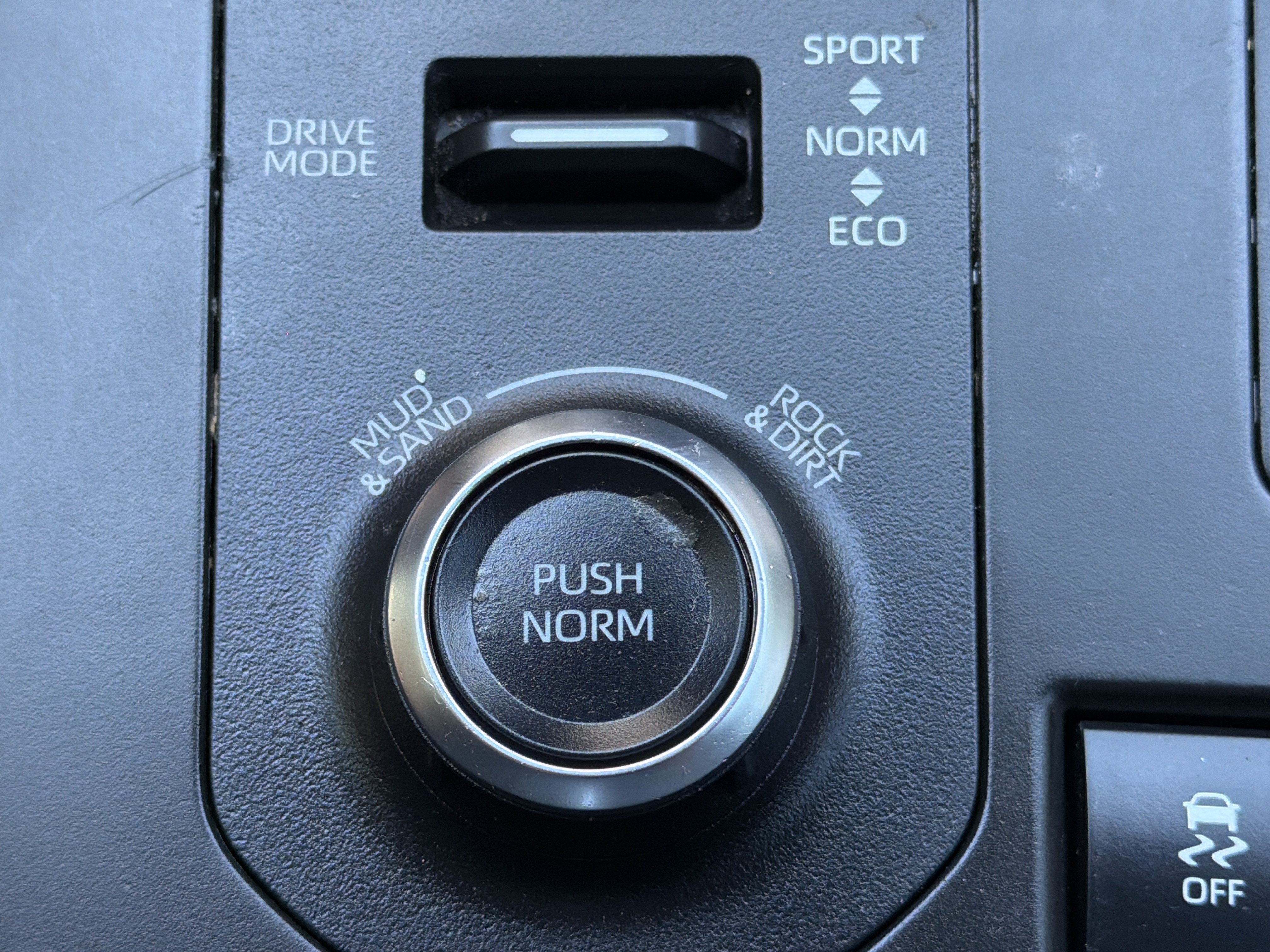 Used 2021 Toyota Highlander XSE AWD/4WD image 11