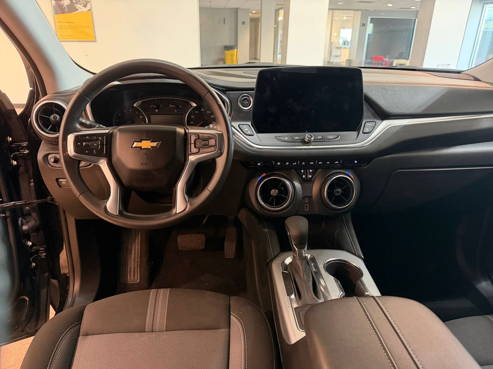 Used 2025 Chevrolet Blazer LT FWD image 34
