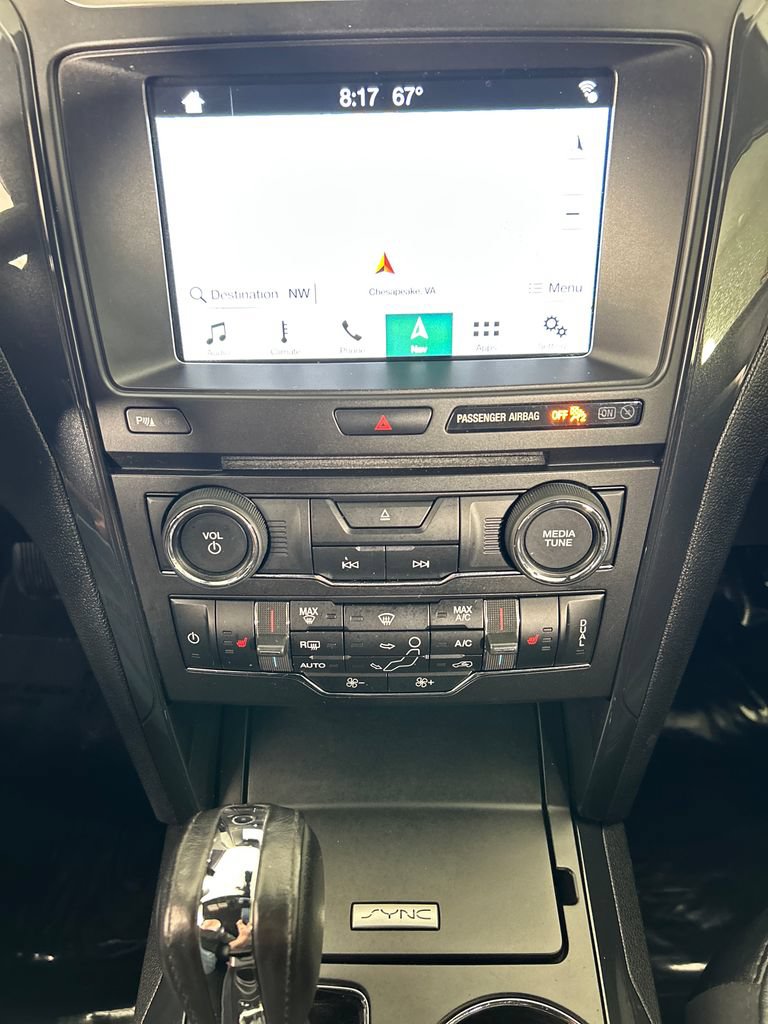 Used 2018 Ford Explorer XLT w/ Equipment Group 202A FWD image 14