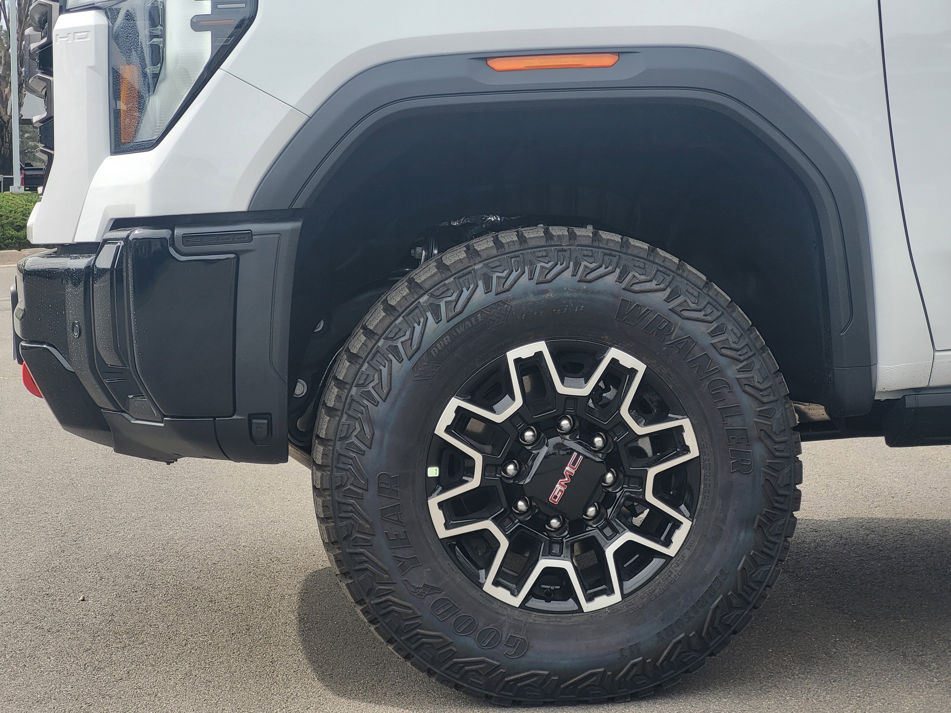 New 2026 GMC Sierra 2500 AT4X w/ LPO, Black Badging Package image 9