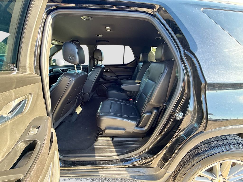 Used 2023 Chevrolet Traverse LT image 23