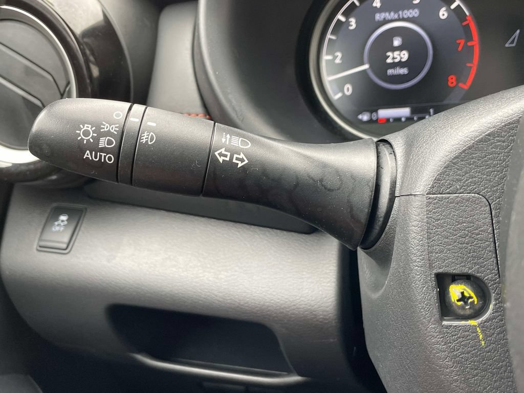 Used 2019 Nissan Kicks SR w/ SR Premium Package FWD image 24