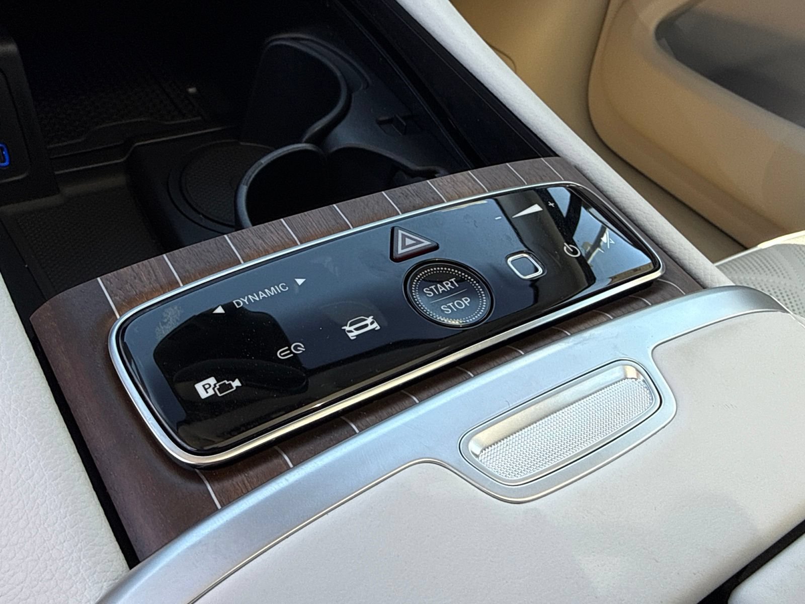 New 2026 Mercedes-Benz EQS 550 4MATIC SUV image 26