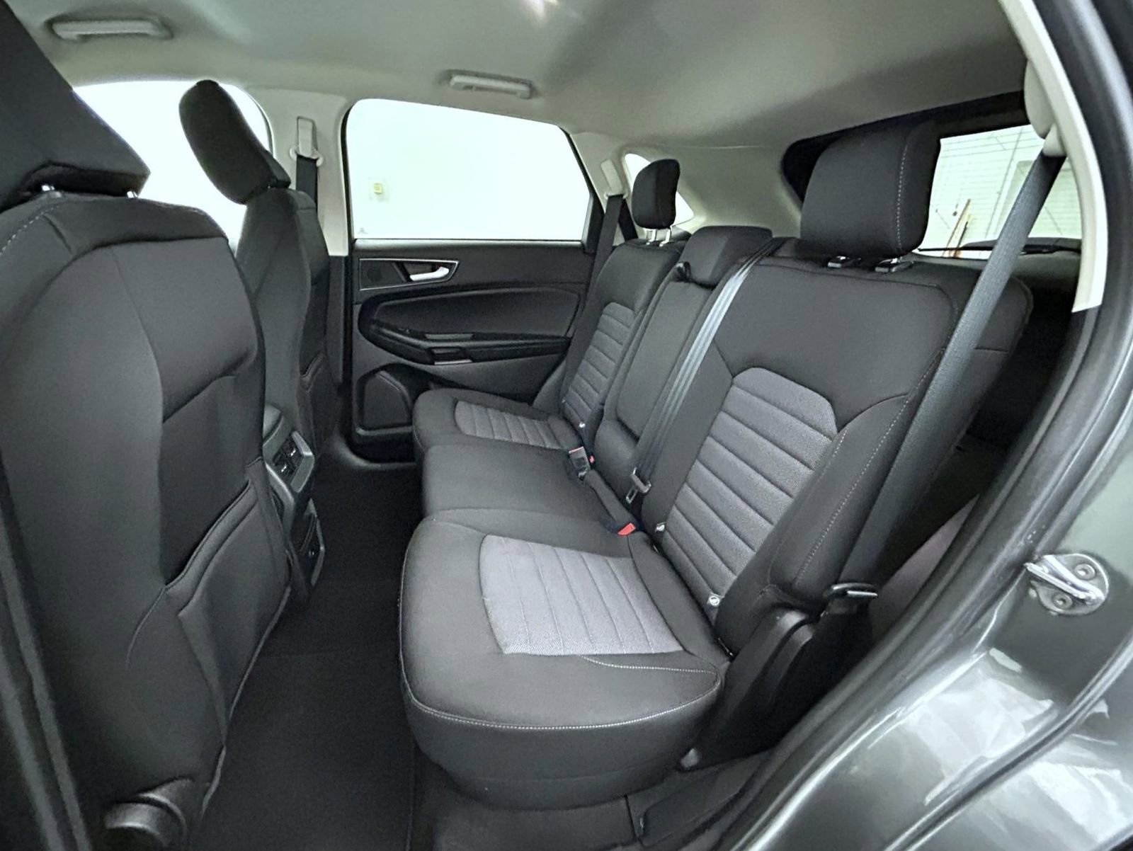 Used 2024 Ford Edge SE w/ Black Appearance Package AWD/4WD image 19