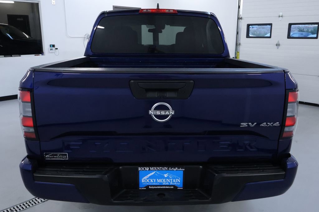 Used 2023 Nissan Frontier SV image 6