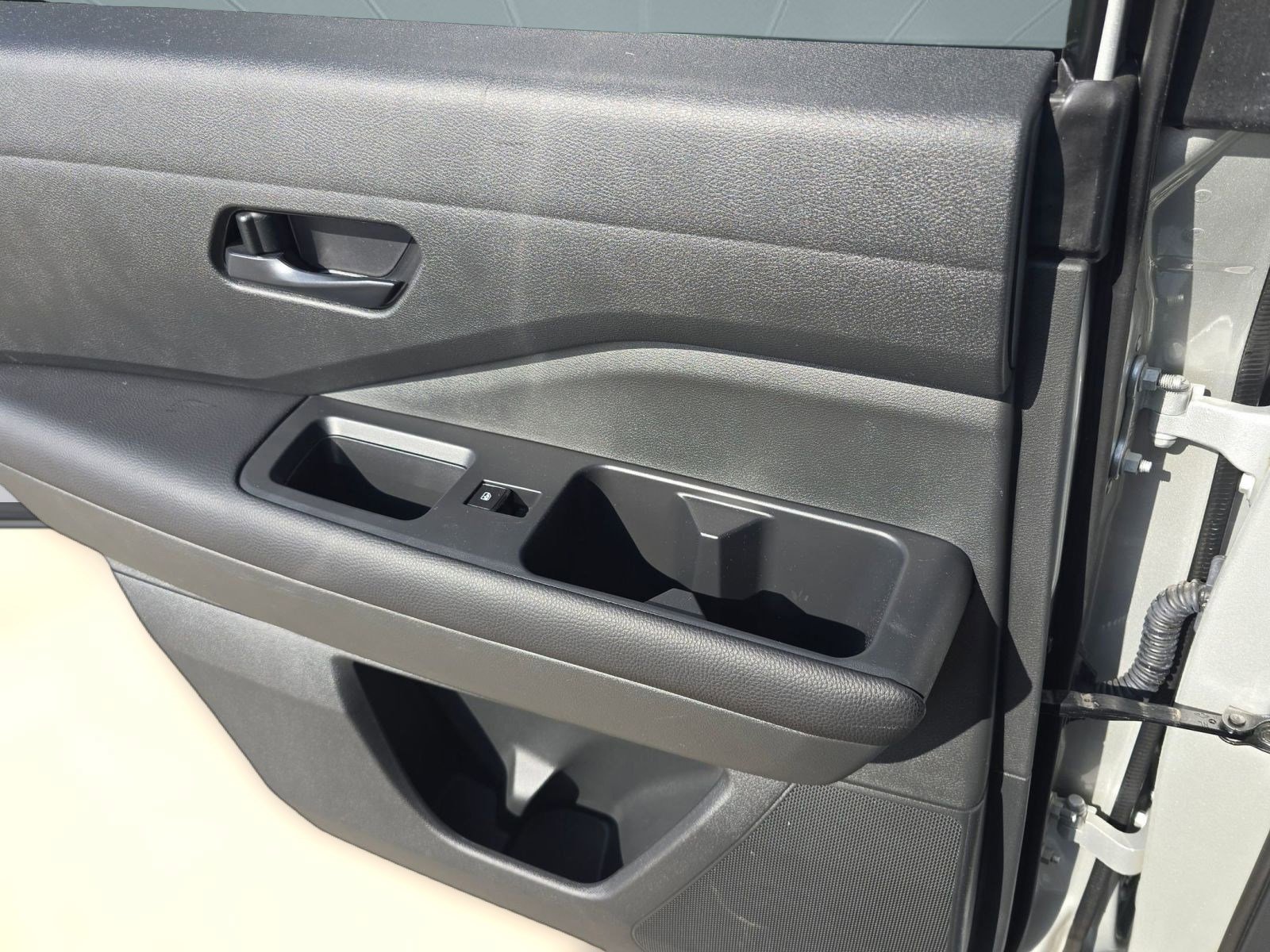 Used 2024 Nissan Pathfinder SV w/ SV Premium Package image 28