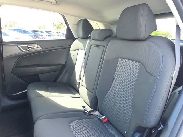 Used 2025 Kia Sportage LX image 6