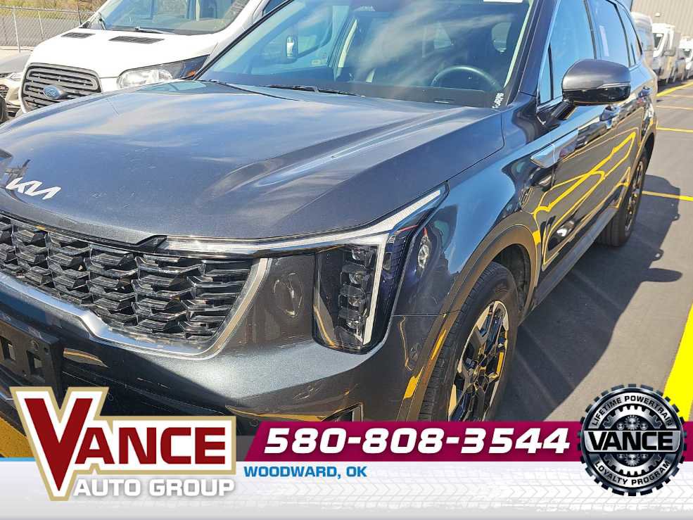 Used 2024 Kia Sorento S image 1