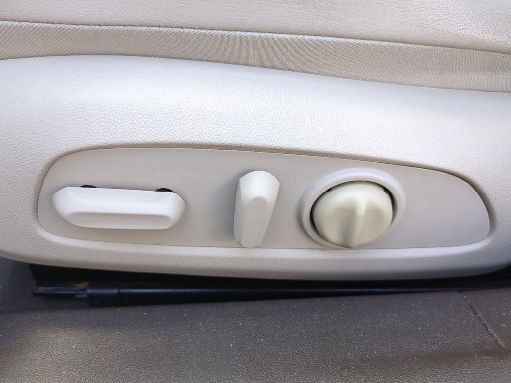 Used 2017 Buick LaCrosse Essence FWD image 19