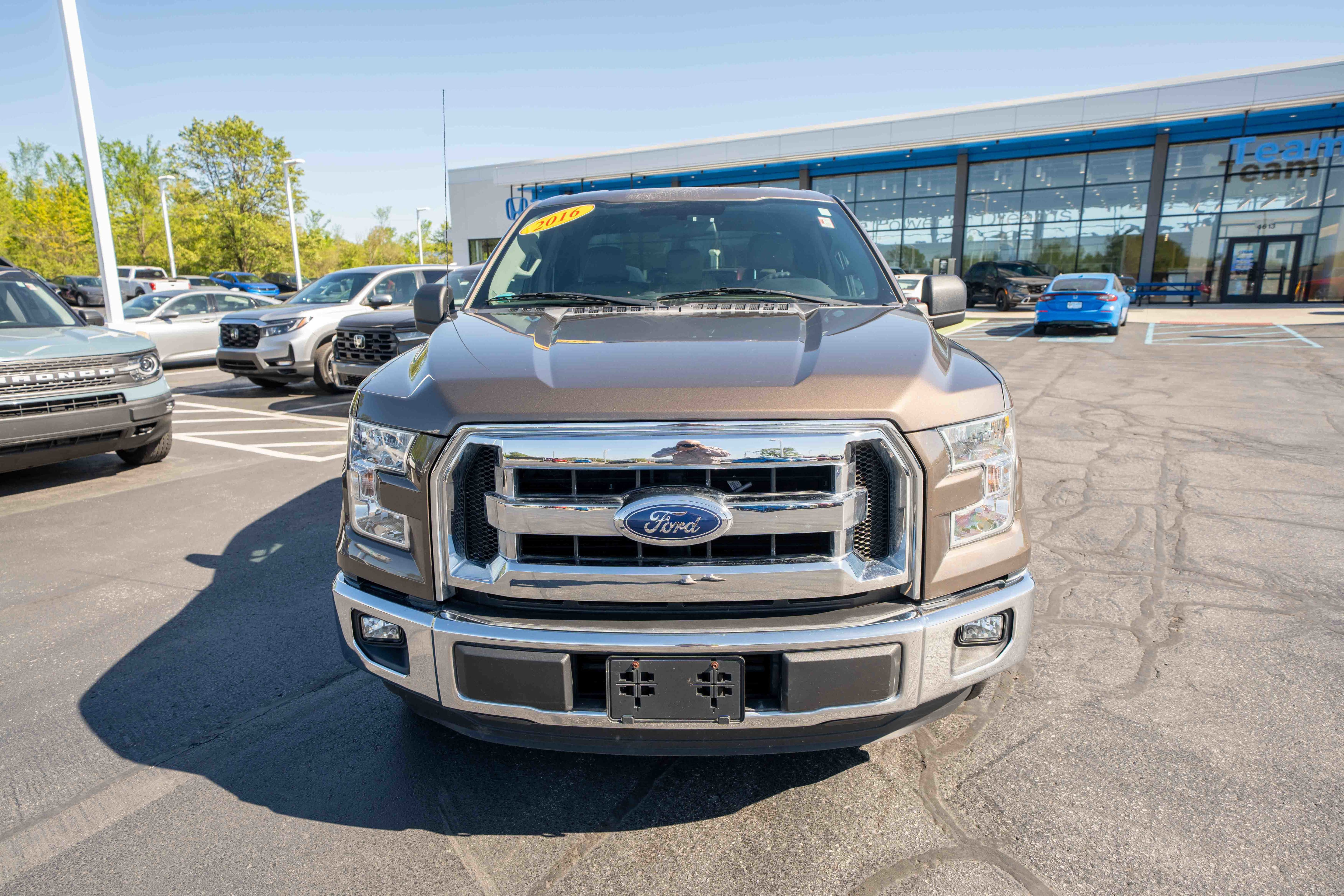Used 2016 Ford F150 XLT RWD image 2