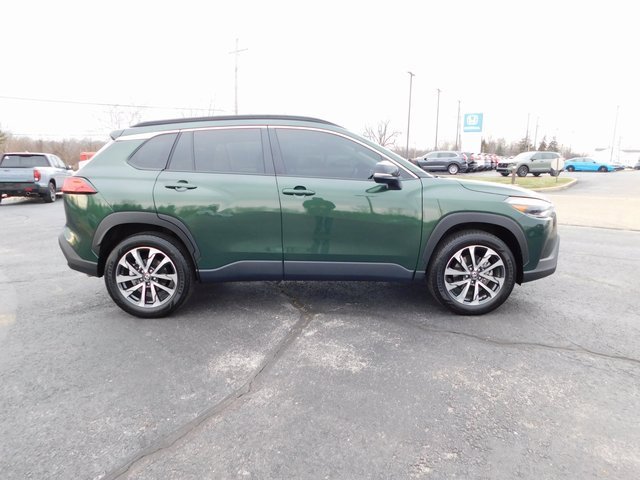 Used 2025 Toyota Corolla Cross XLE w/ Convenience Package image 2