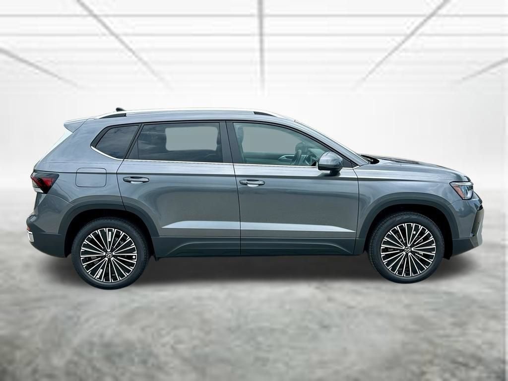 New 2026 Volkswagen Taos SE w/ Panoramic Sunroof Package FWD image 4
