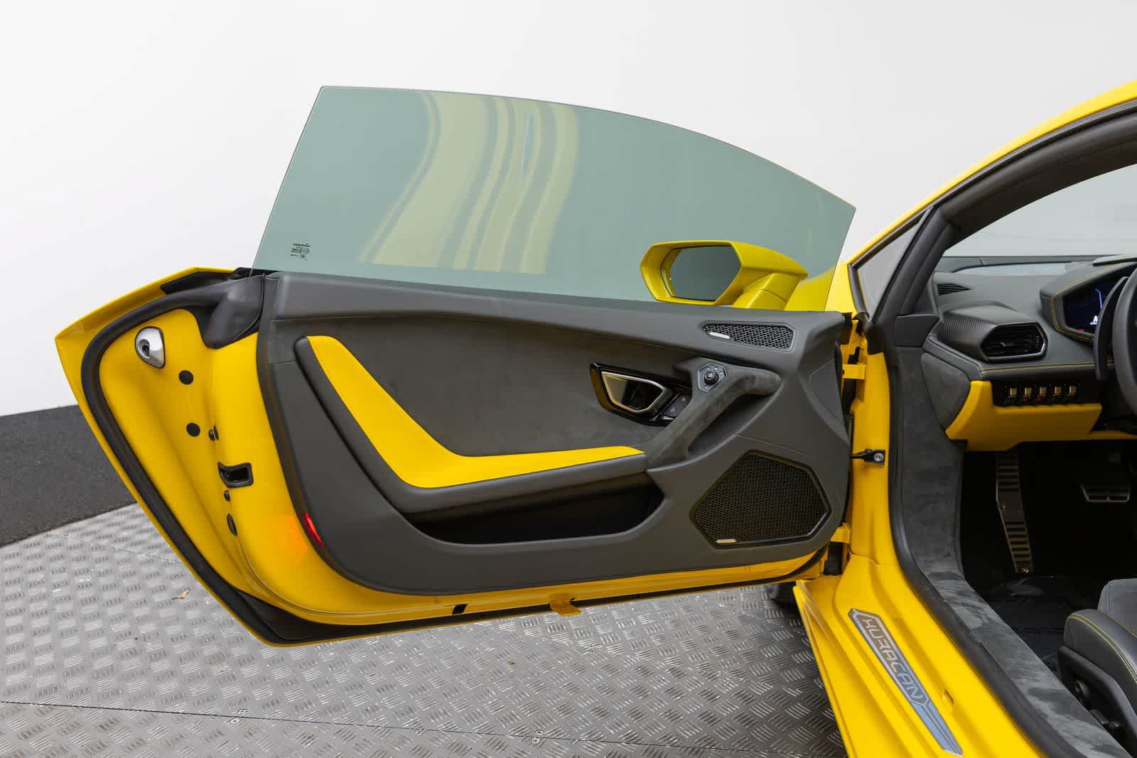 Used 2023 Lamborghini Huracan Tecnica RWD image 21