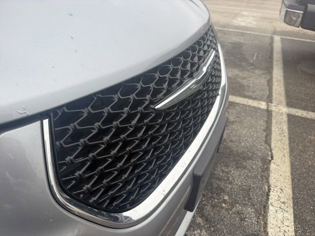 Used 2021 Chrysler Pacifica Touring-L image 10