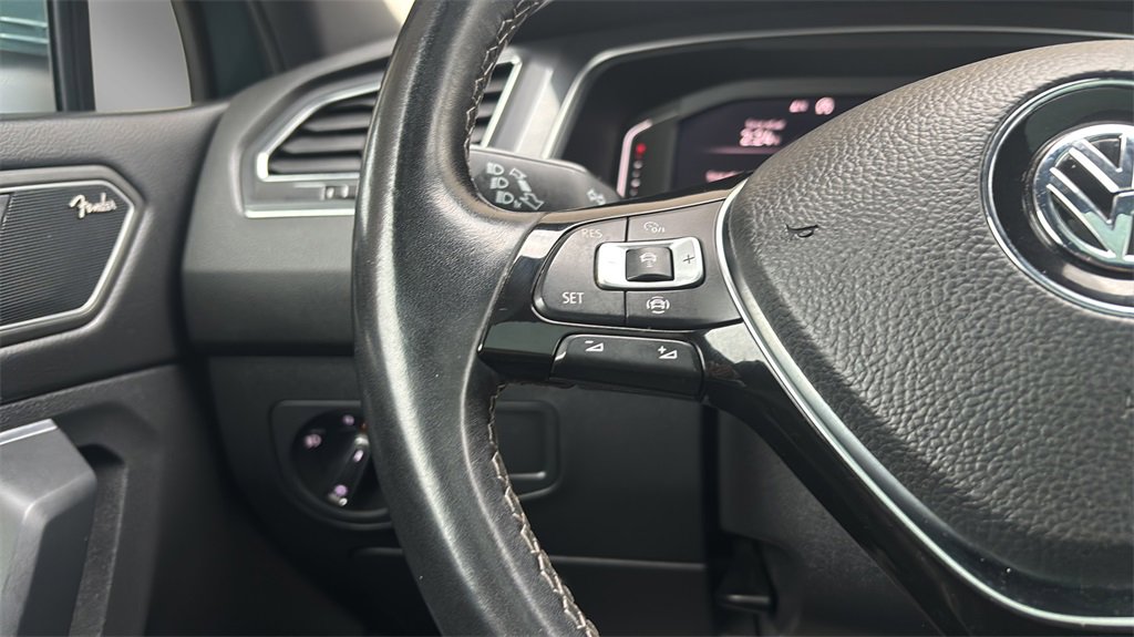 Used 2020 Volkswagen Tiguan SEL Premium R-Line image 27